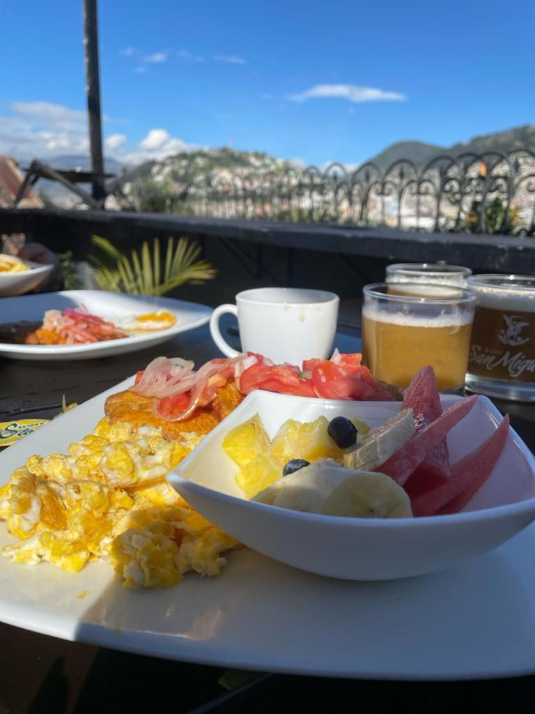 Hostal La Guayunga Rooftop กีโต ภายนอก รูปภาพ