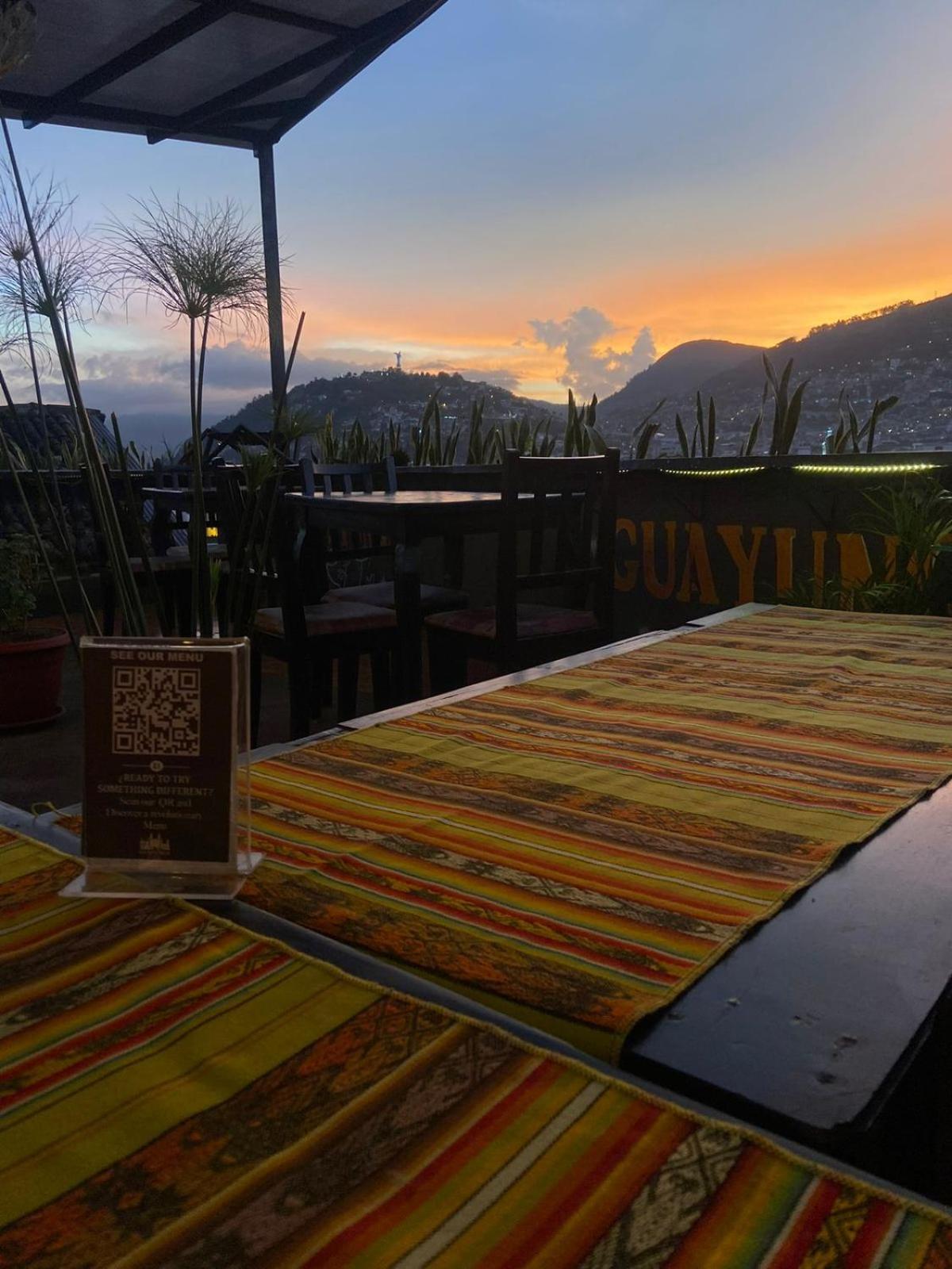 Hostal La Guayunga Rooftop กีโต ภายนอก รูปภาพ