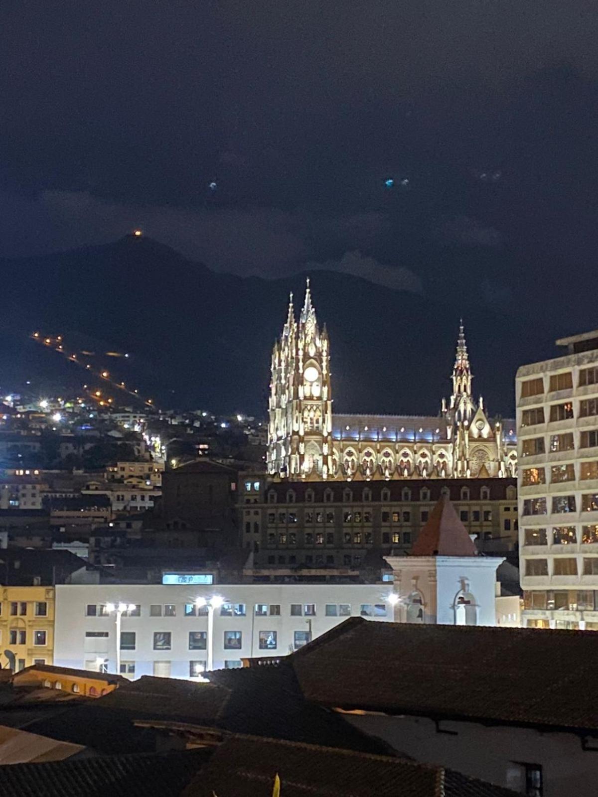 Hostal La Guayunga Rooftop กีโต ภายนอก รูปภาพ